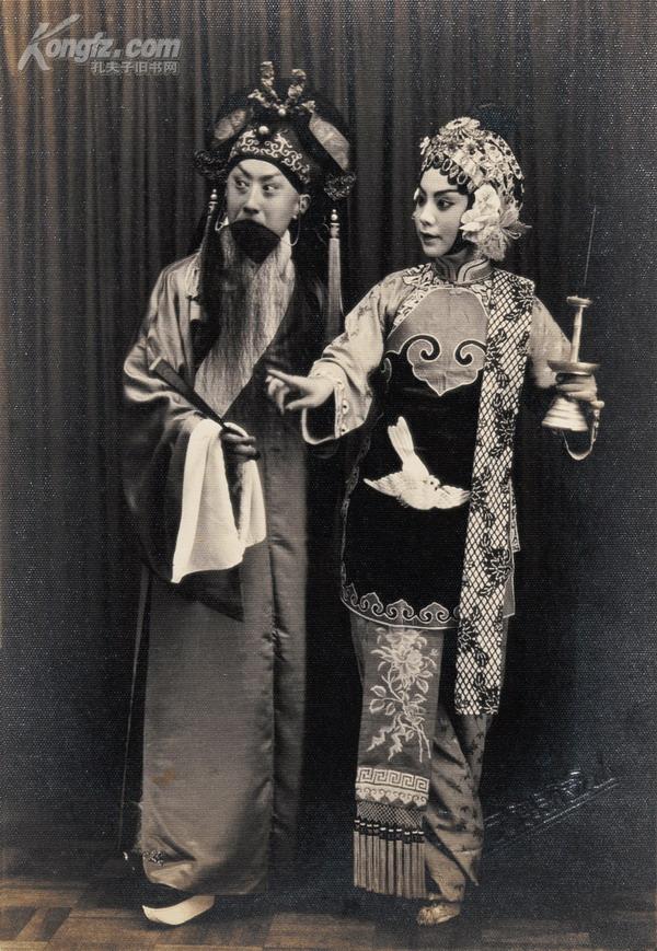 古籍善本专场 拍品详情 > 拍品大图 马连良,李玉茹饰游龙戏凤剧照